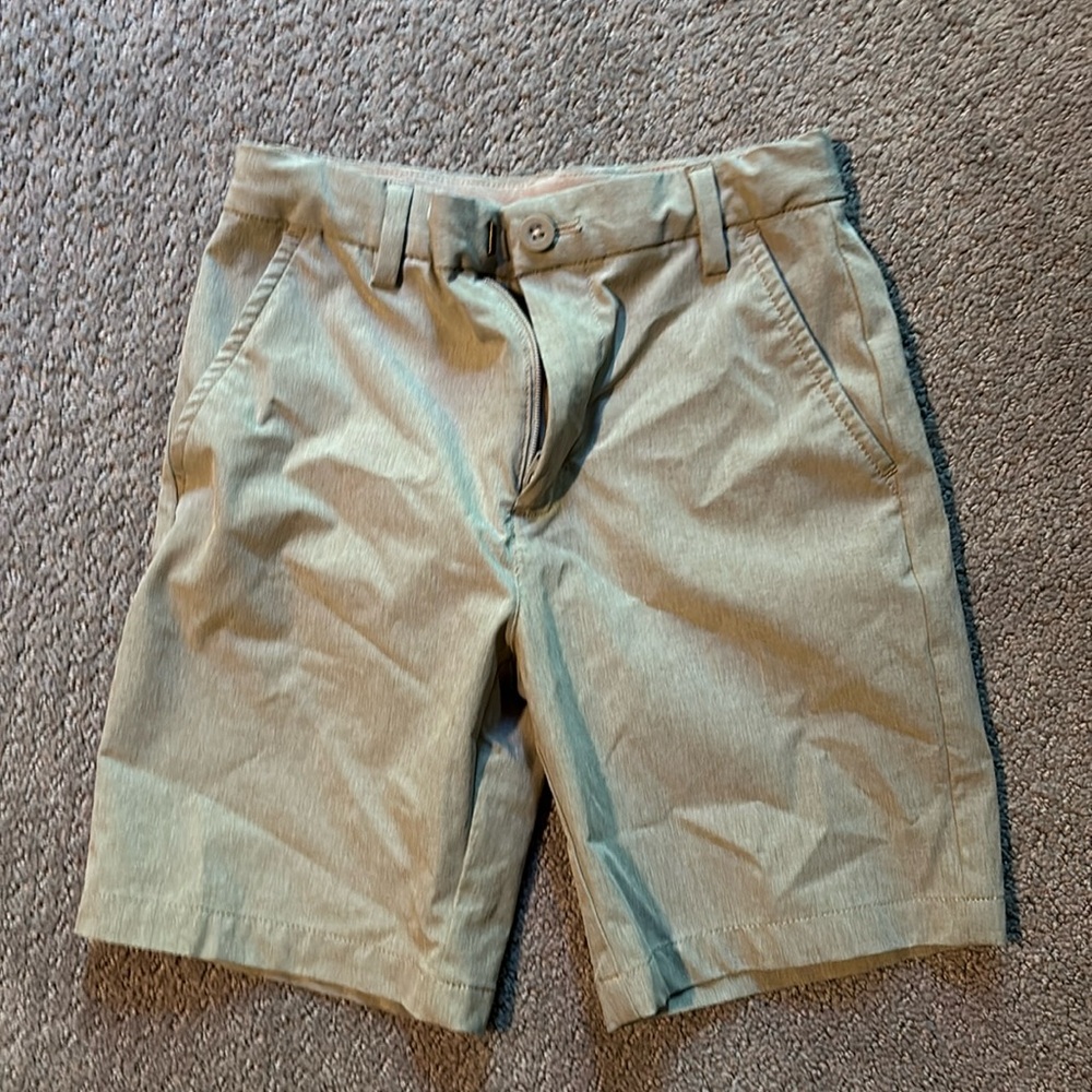 Vineyard Vine performance shorts